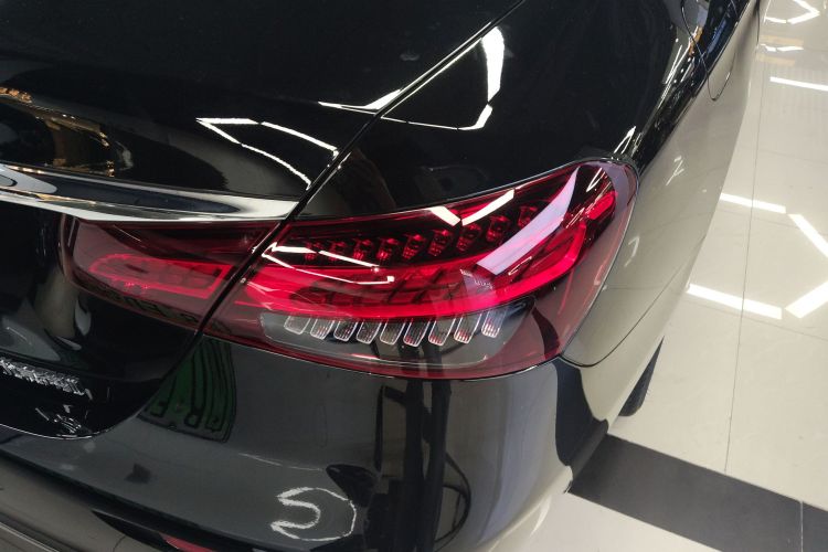 奔驰E级 2023款 改款 E 300 L 豪华型车身外观9