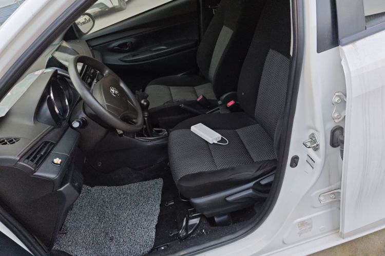 丰田 威驰 2014款 1.3L 手动超值版中控内饰19