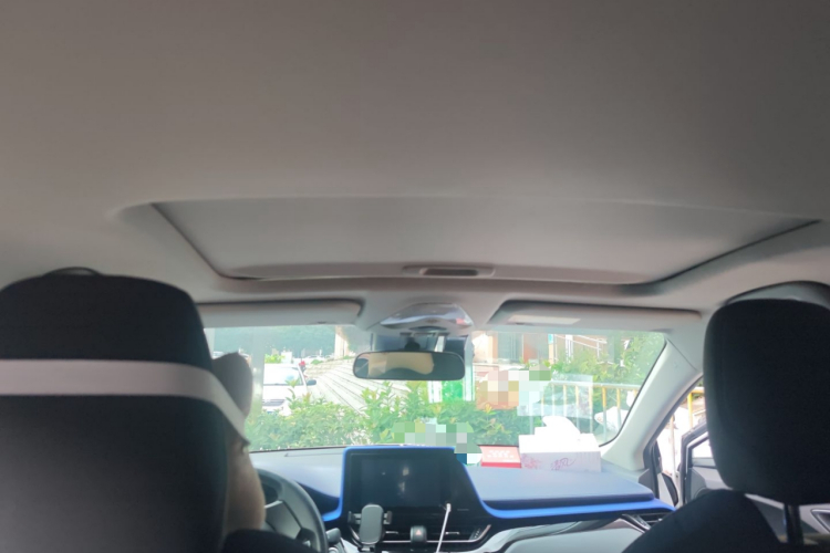 丰田C-HR 2022款 2.0L 舒适版中控内饰22