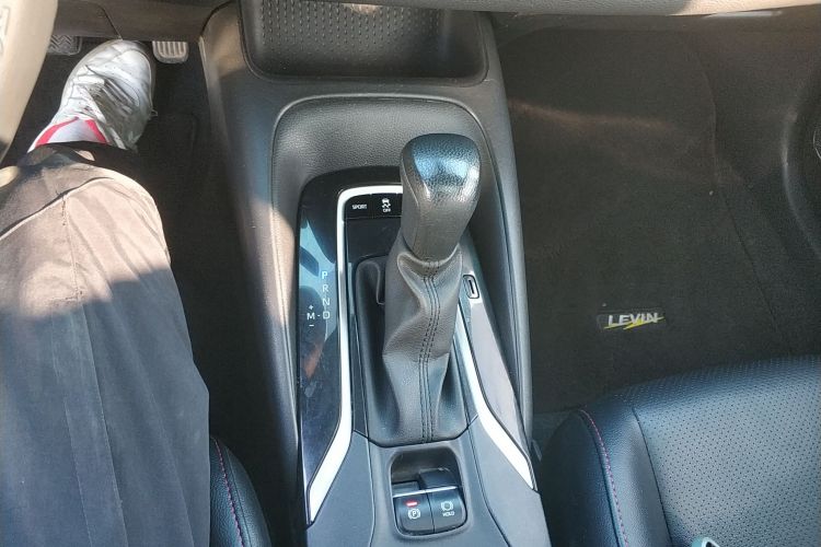 丰田 雷凌 2019款 185T CVT豪华版 国VI中控内饰18