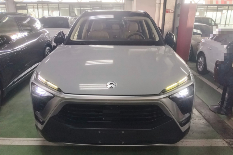 蔚来ES8 2018款 创始版车身外观2