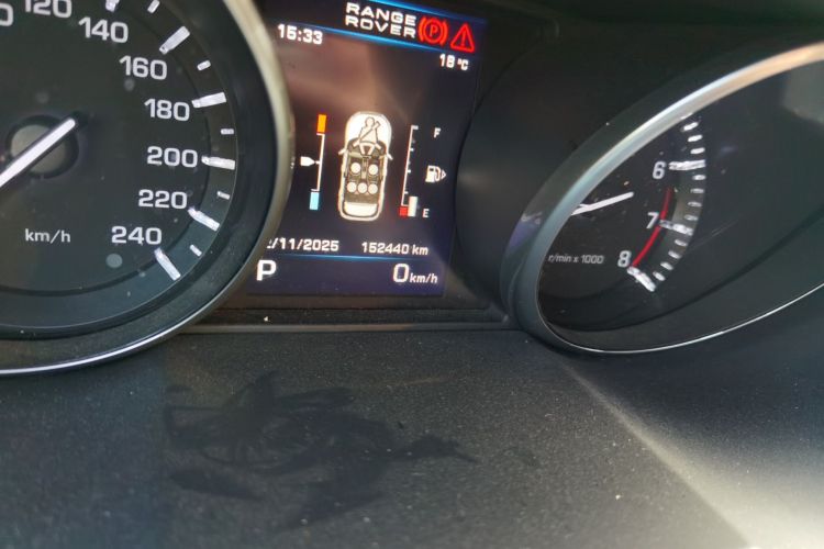 路虎 揽胜极光(进口) 2013款 2.0T 5门耀动版中控内饰15