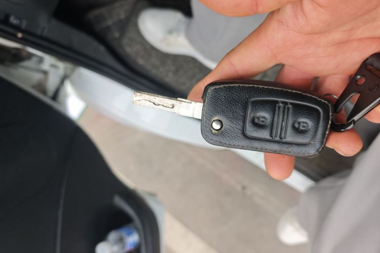 江铃 特顺 2021款 2.8T空间王普通款短轴中高顶6座柴油国VI JX493中控内饰11