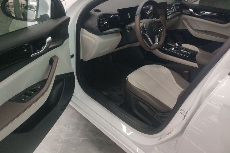 比亚迪 秦PLUS 2024款 荣耀版 DM-i 55KM领先型中控内饰20