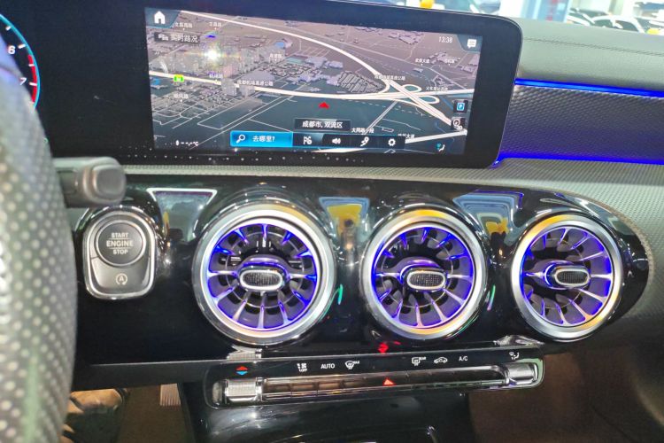 奔驰A级 2021款 A 200 L 运动轿车时尚型局部细节16