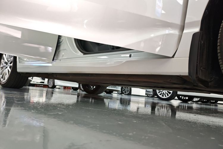 丰田 亚洲龙 2023款 双擎 2.5L XLE尊贵版局部细节9001