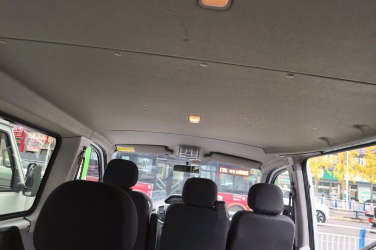 上汽大通MAXUS 新途V80 2019款 2.5T经典款6挡手动傲运通改款短轴超低顶5/6座中控内饰22