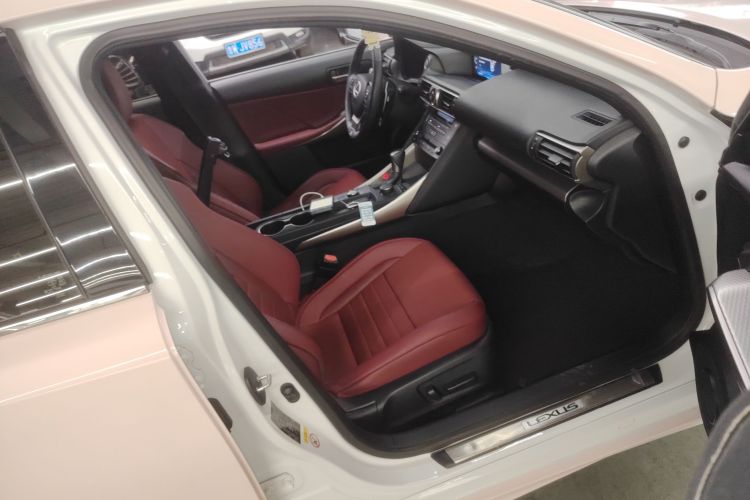 雷克萨斯IS 2017款 300 F SPORT版局部细节41