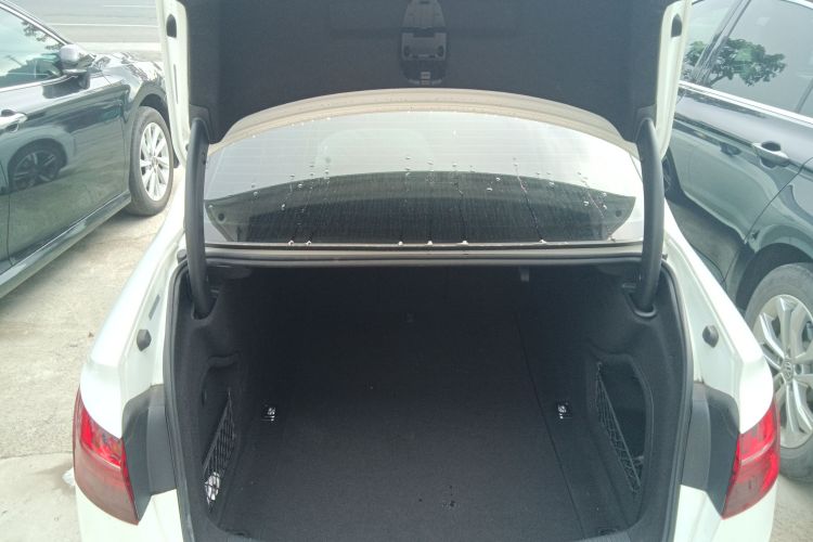 奥迪A4L 2020款 40 TFSI quattro 豪华动感型机舱底盘23