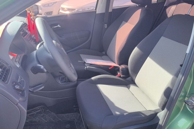 大众 Polo 2013款 1.4L 手动风尚版中控内饰19