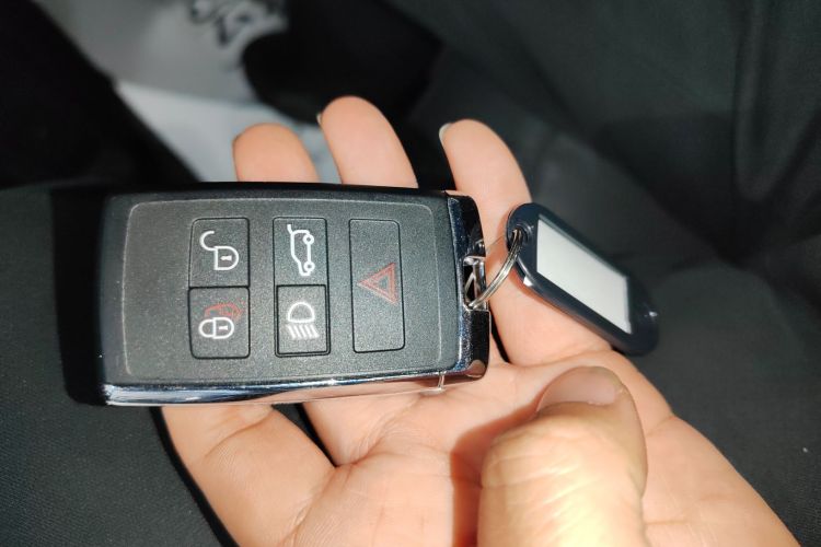 路虎卫士 2025款 110 3.0T P400 -Dynamic HSE中控内饰7001