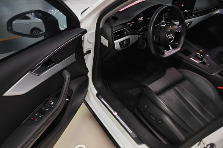 奥迪A4L 2022款 40 TFSI 豪华动感型中控内饰7003