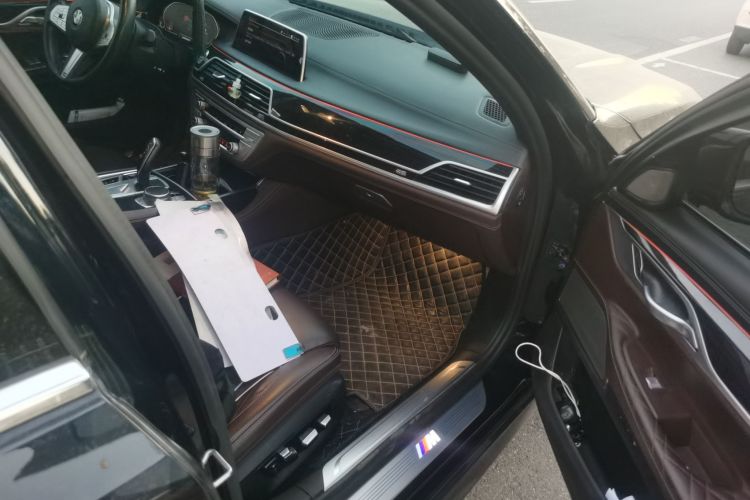 宝马7系 2019款 改款 740Li 尊享型 M运动套装局部细节9005