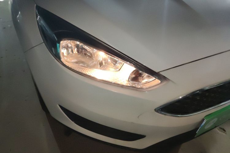 福特 福克斯 2018款 两厢经典 1.6L 自动舒适型智行版车身外观6006