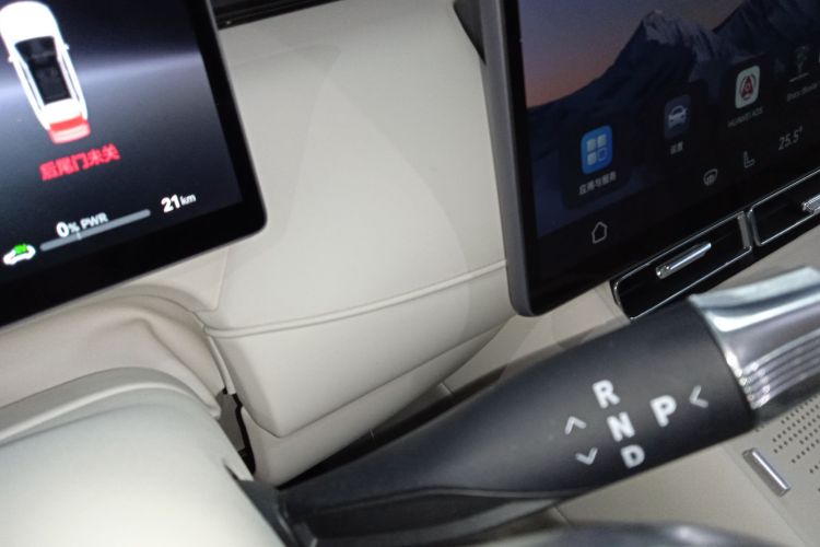 岚图汽车 岚图FREE 2025款 FREE+ 四驱乾崑版中控内饰18