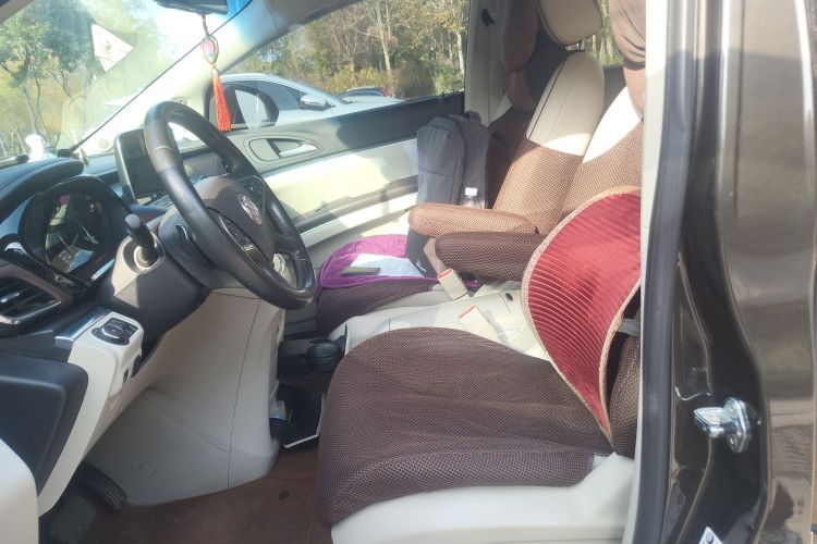 别克GL8 2020款 陆上公务舱 652T 豪华型中控内饰19