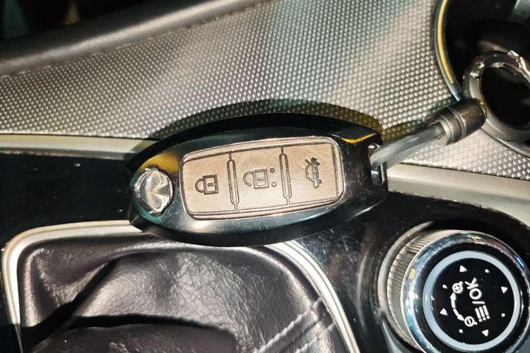 英菲尼迪Q50 2014款 2.0T 豪华运动版中控内饰11