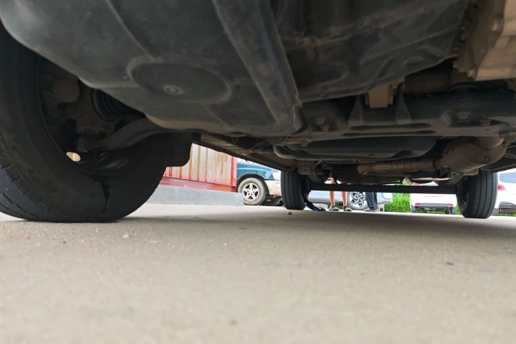 上汽大通MAXUS 新途V80 2021款 2.0T 手动经典城配王短轴超低顶3座局部细节9001