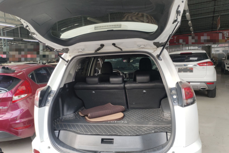 丰田 RAV4荣放 2019款 2.0L CVT两驱风尚版 国VI机舱底盘23