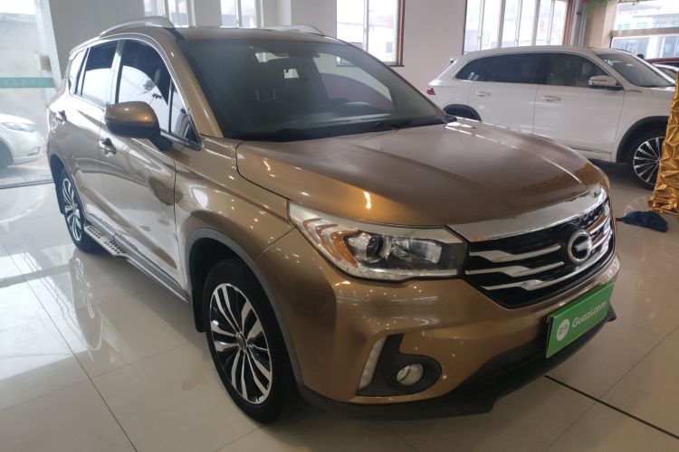 广汽传祺 传祺GS4 2016款 235T G-DCT豪华版车身外观3