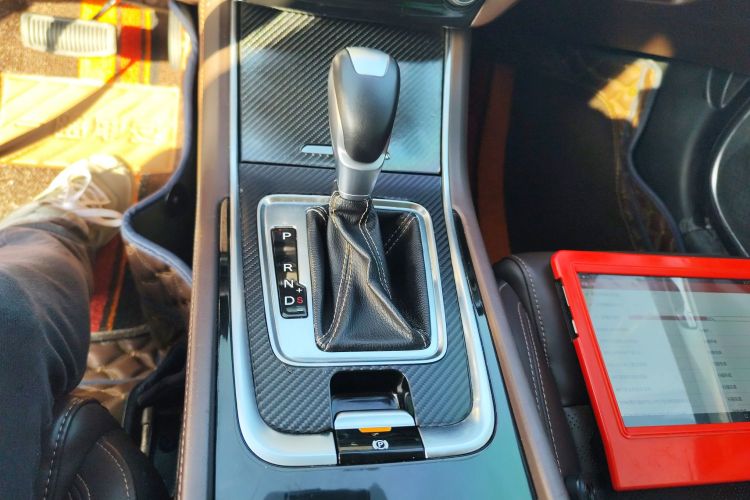 长安 逸动 2018款 1.6L GDI 自动领尚型局部细节18