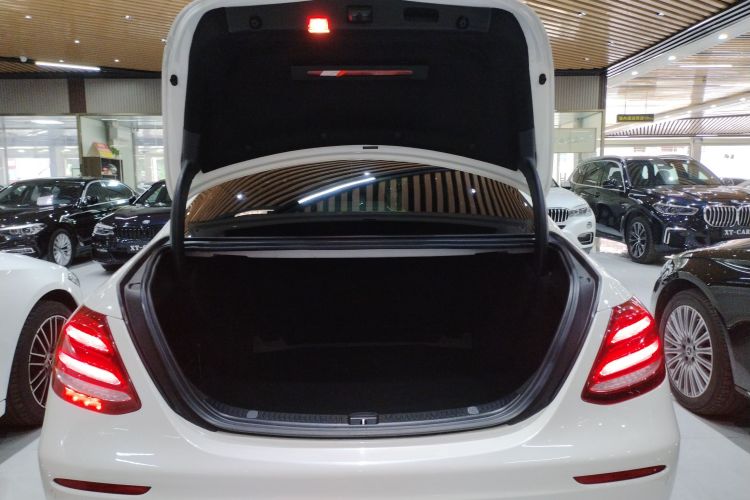 奔驰E级 2018款 E 200 L 运动型局部细节23