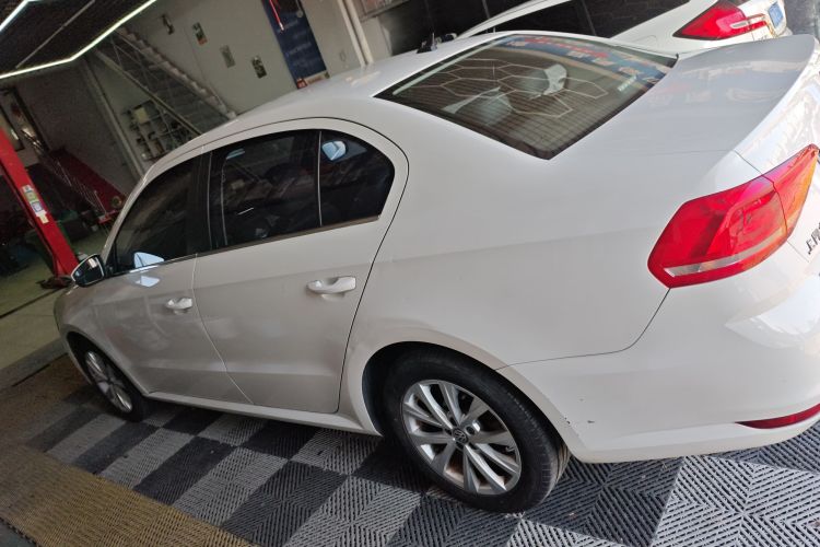 大众 朗逸 2017款 1.6L 自动舒适版车身外观4