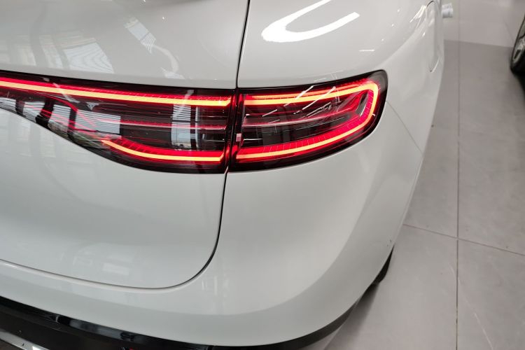 鸿蒙智行 智界R7 2025款 增程 331km Ultra车身外观6006