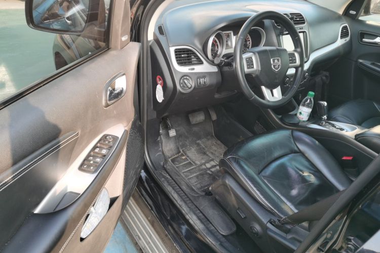 道奇 酷威 2015款 2.0TD 四驱尊尚版中控内饰7003