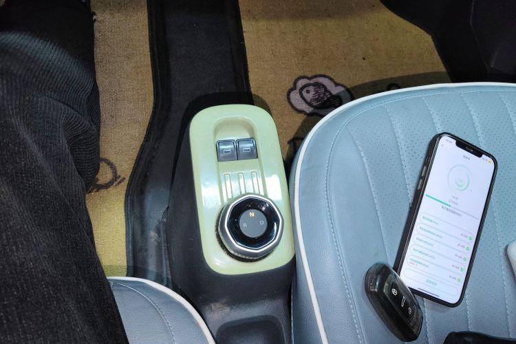 吉利银河 2023款 熊猫mini 200km 耐力熊中控内饰18