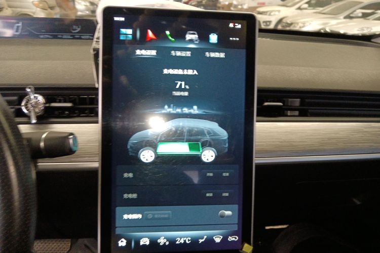 哪吒汽车 哪吒V 2022款 潮 400 Lite中控内饰16