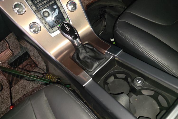 沃尔沃XC60 2017款 T5 AWD 智进版中控内饰18