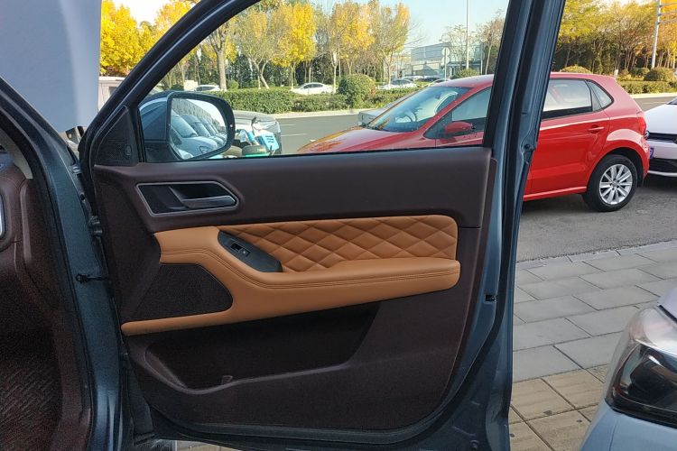 长城 炮 2021款 2.0T乘用全球版自动汽油四驱尊享型标箱拖挂版GW4C20B中控内饰7005