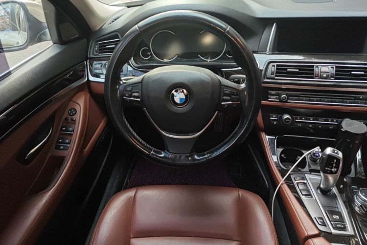 宝马5系 2014款 528Li 领先型中控内饰13