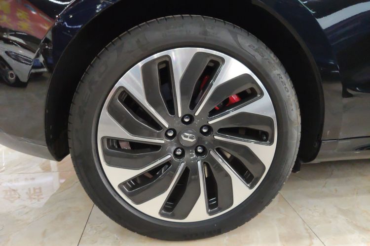 鸿蒙智行 问界M5 2022款 增程四驱性能版车身外观56