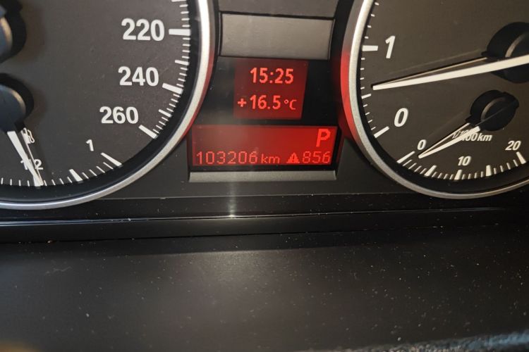 宝马X1 2014款 sDrive18i 时尚型中控内饰15