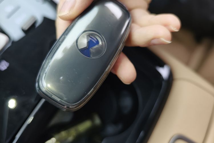 腾势D9 2022款 DM-i 970 四驱旗舰型中控内饰11