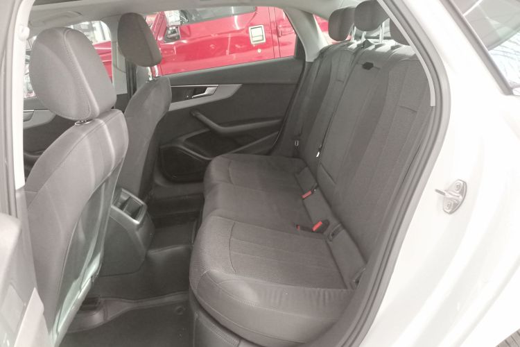 奥迪A4L 2018款 30周年年型 30 TFSI 进取型中控内饰21