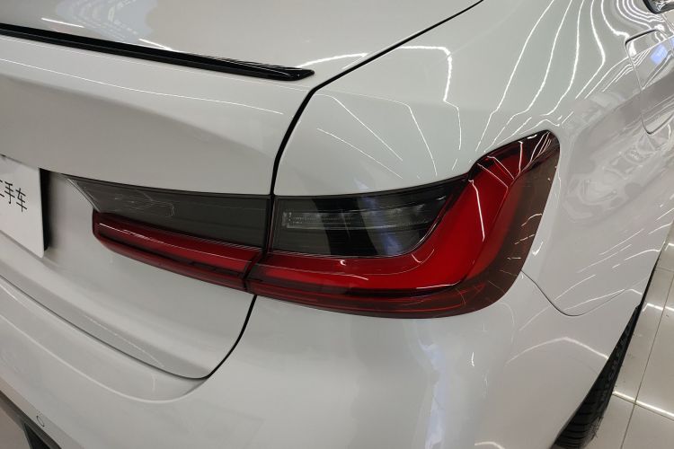 宝马3系 2024款 325Li M运动曜夜套装车身外观9