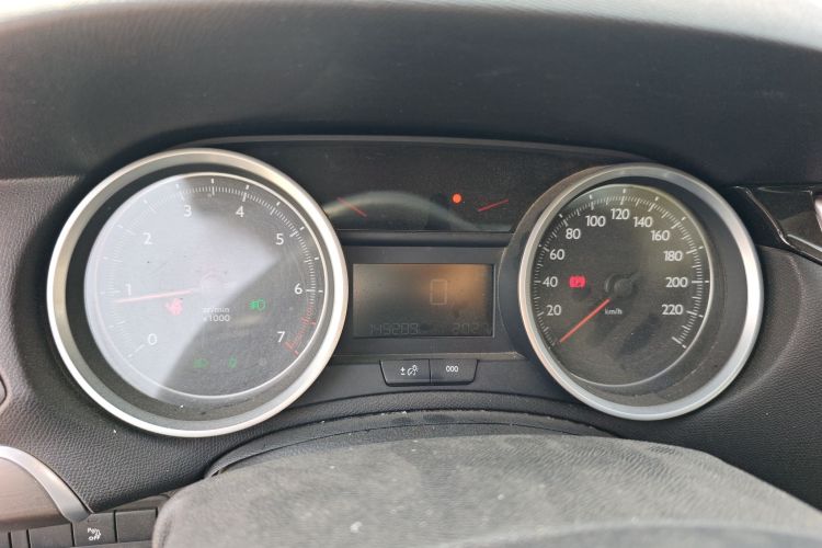 标致408 2016款 1.6T 自动豪华版中控内饰14