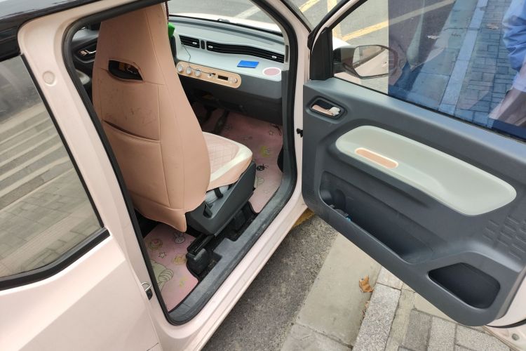 五菱汽车 宏光MINIEV 2022款 马卡龙时尚款 三元锂局部细节9005