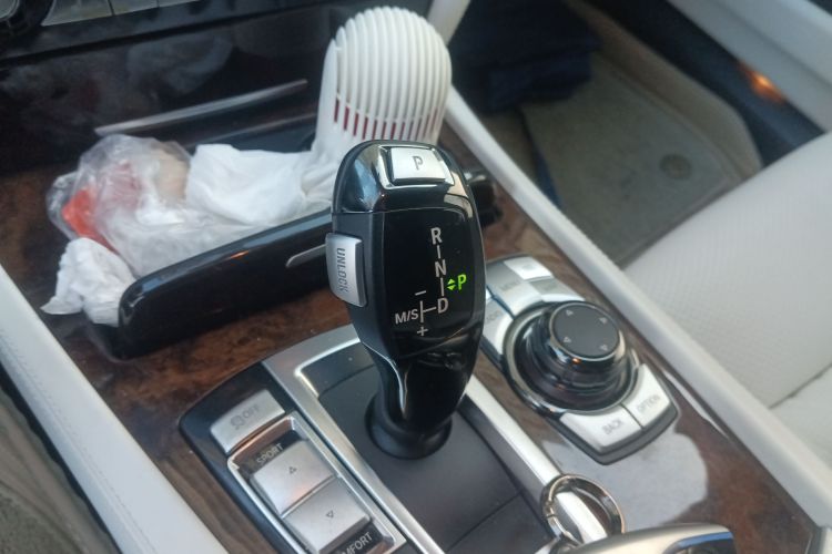 宝马7系 2010款 760Li中控内饰18