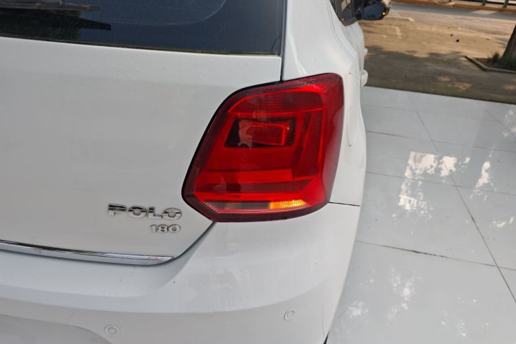 大众 Polo 2014款 1.4L 手动风尚版车身外观9
