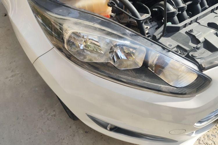 福特 嘉年华 2013款 两厢 1.5L 手动风尚型车身外观8