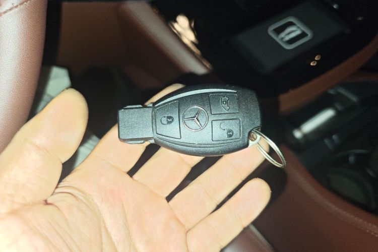 奔驰 威霆 2023款 2.0T 商务版 7座中控内饰11