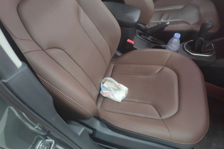 一汽 森雅R7 2016款 1.6L 手动豪华型局部细节41