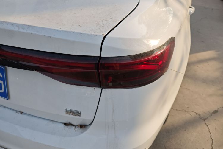 吉利汽车 帝豪 2025款 第4代 1.5L CVT旗舰型车身外观9