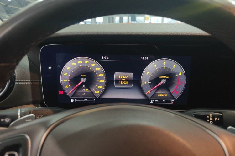 奔驰E级 2018款 改款 E 300 L 时尚型中控内饰14