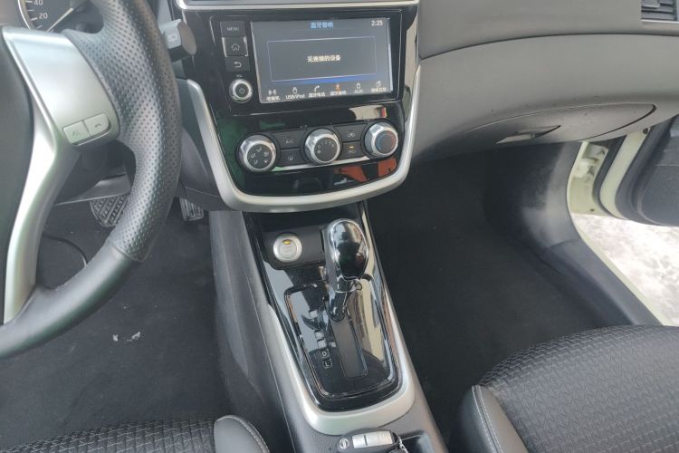 日产 骐达TIIDA 2016款 1.6L CVT智行版中控内饰16