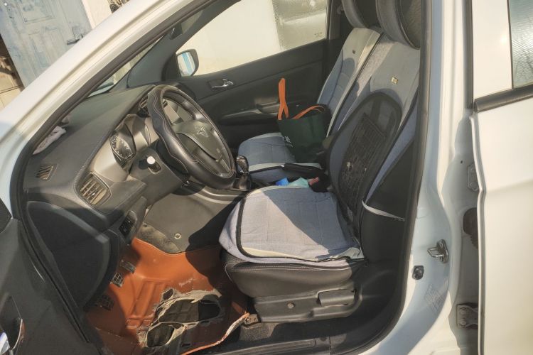 海马M3 2016款 1.5L 手动时尚型中控内饰19